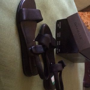 NWT. Danelle black sandals. 6.5M